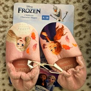 2 pairs of childrens slippers
